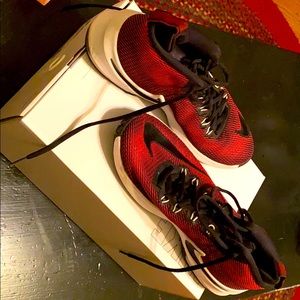 Basketball Shoes - Men’s 9.5 - Nike Air Max